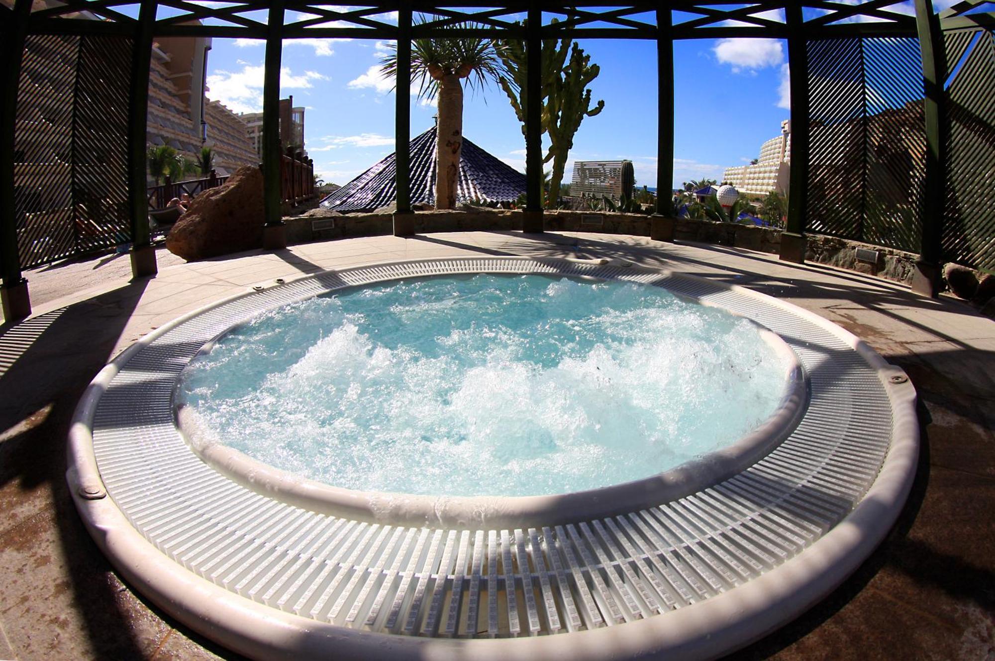 Hotel Livvo Lago Taurito & Aquapark ภายนอก รูปภาพ